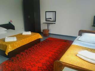 Гостиница 1000 Stars Hotel Судак Двухместный номер с двуспальной кроватью и дополнительной кроватью-1